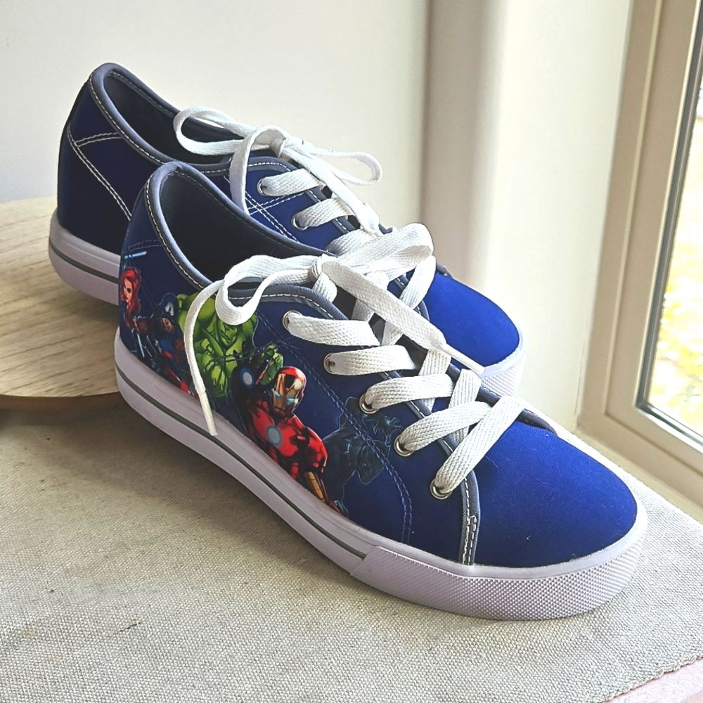 Heelys Youth Marvel Avengers Wheeled Skate Shoes Size 6